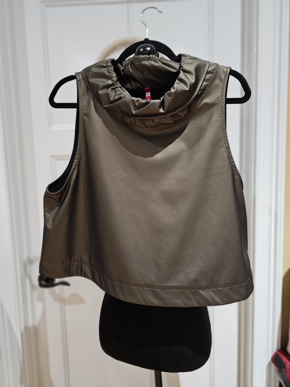 IC COLLECTION Mocho Sleeveless Cowl Neck Crop Top - NWOT